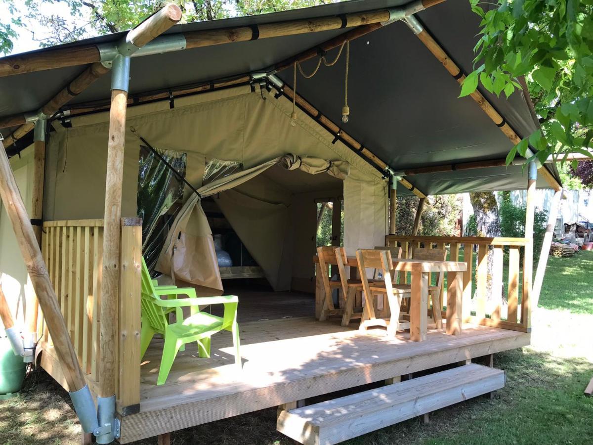 מלון Saint-Julien-de-Lampon Camping Le Mondou מראה חיצוני תמונה
